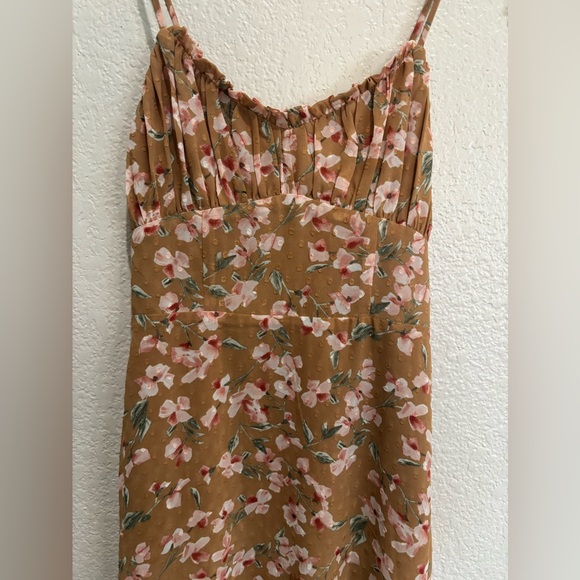 Sage The Label Camel Blush Dress - Small
This dress is very floral and flowing! - Picture 2 of 8